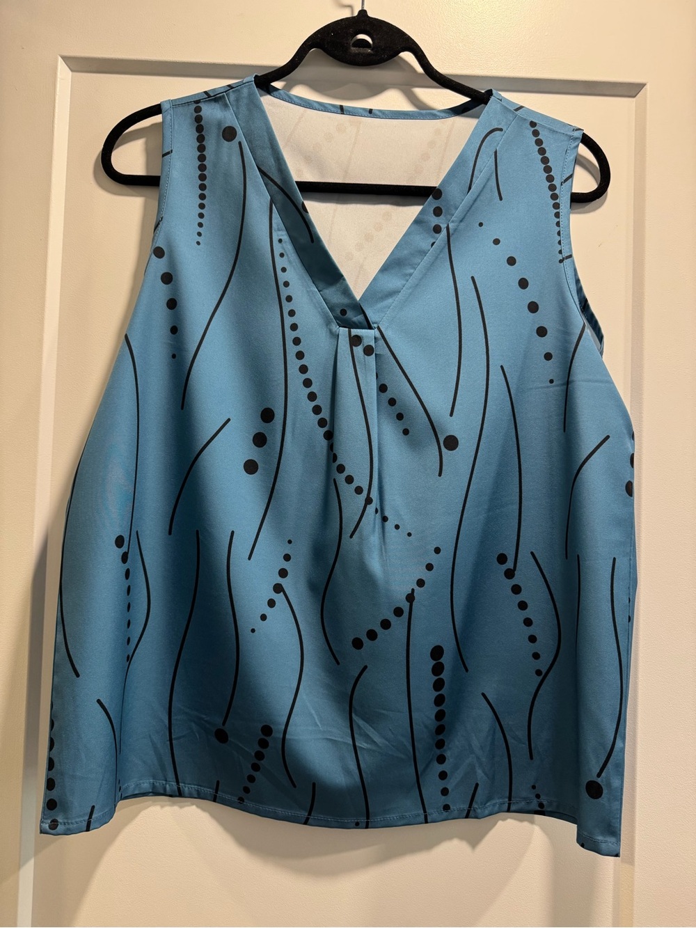 Sleeveless V-Neck Blue Print Top